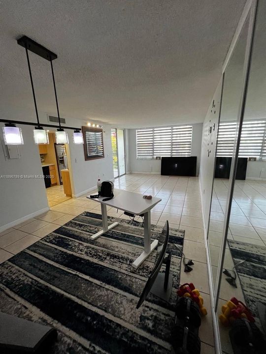 For Sale: $199,900 (2 beds, 2 baths, 1213 Square Feet)