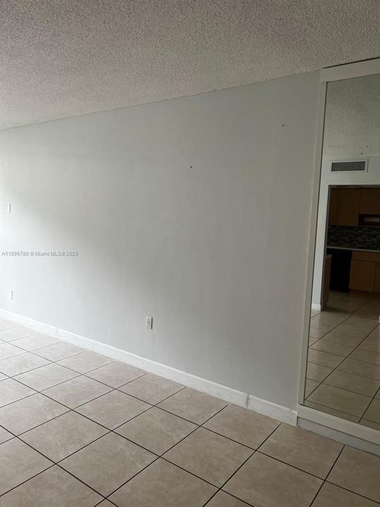 For Sale: $199,900 (2 beds, 2 baths, 1213 Square Feet)