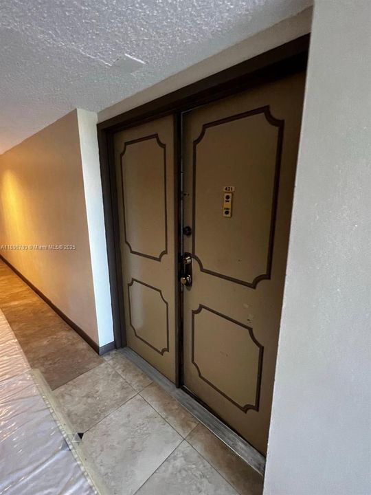 For Sale: $199,900 (2 beds, 2 baths, 1213 Square Feet)