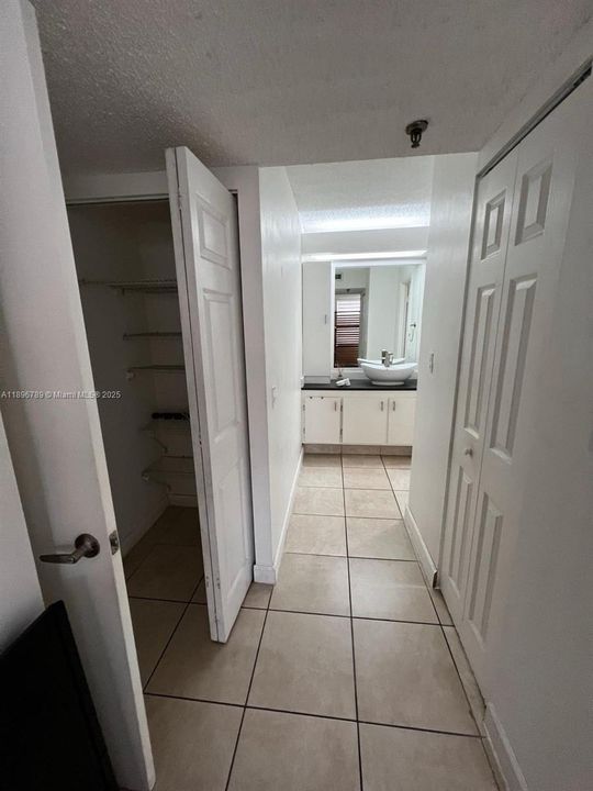 For Sale: $199,900 (2 beds, 2 baths, 1213 Square Feet)