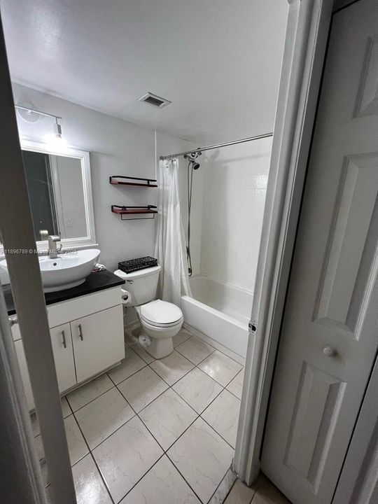 For Sale: $199,900 (2 beds, 2 baths, 1213 Square Feet)