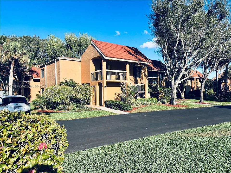 For Sale: $319,000 (2 beds, 2 baths, 1380 Square Feet)