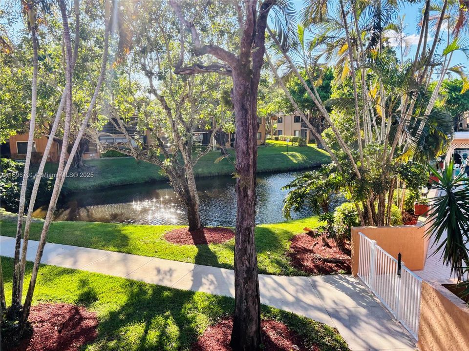 For Sale: $319,000 (2 beds, 2 baths, 1380 Square Feet)