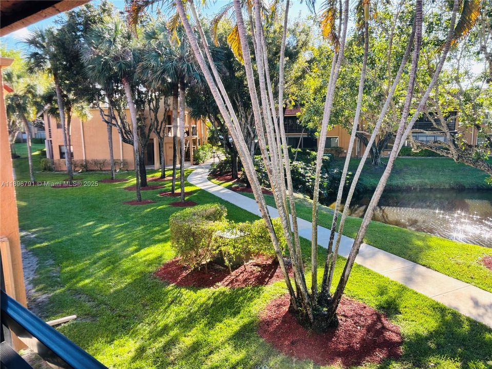 For Sale: $319,000 (2 beds, 2 baths, 1380 Square Feet)