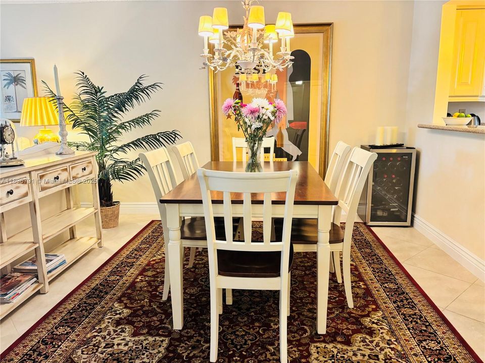 For Sale: $319,000 (2 beds, 2 baths, 1380 Square Feet)