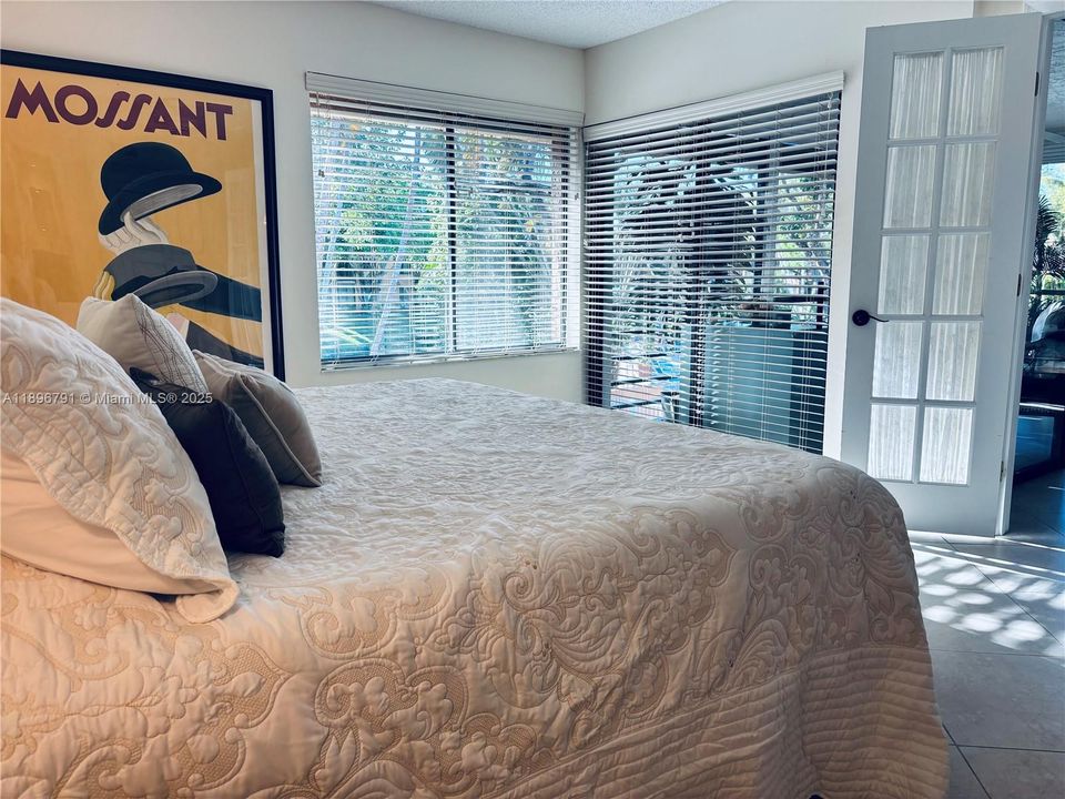 For Sale: $319,000 (2 beds, 2 baths, 1380 Square Feet)