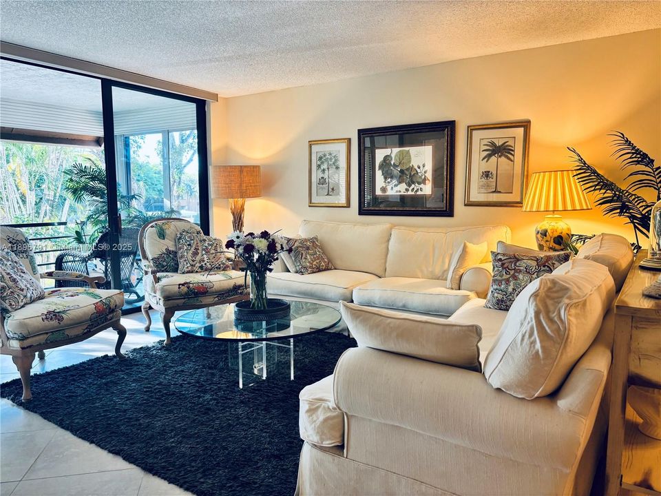 For Sale: $319,000 (2 beds, 2 baths, 1380 Square Feet)