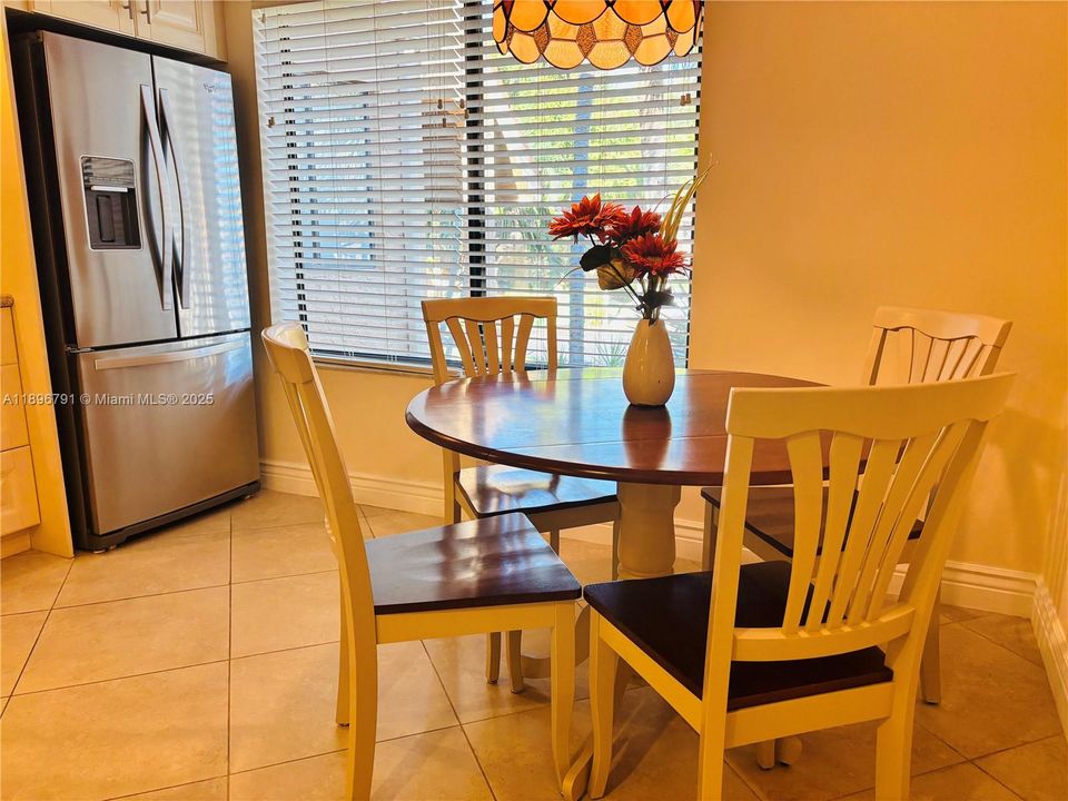 For Sale: $319,000 (2 beds, 2 baths, 1380 Square Feet)