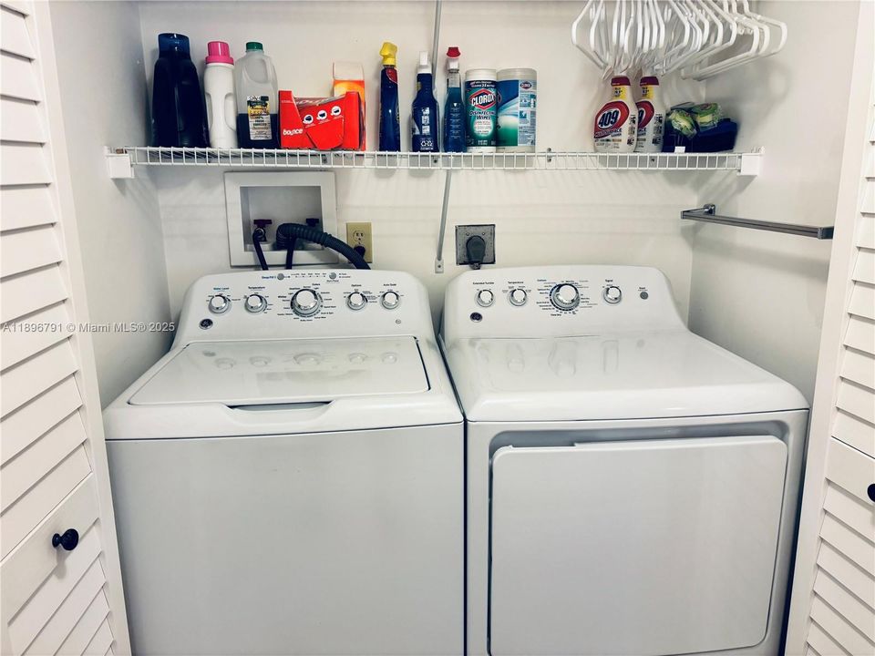 For Sale: $319,000 (2 beds, 2 baths, 1380 Square Feet)