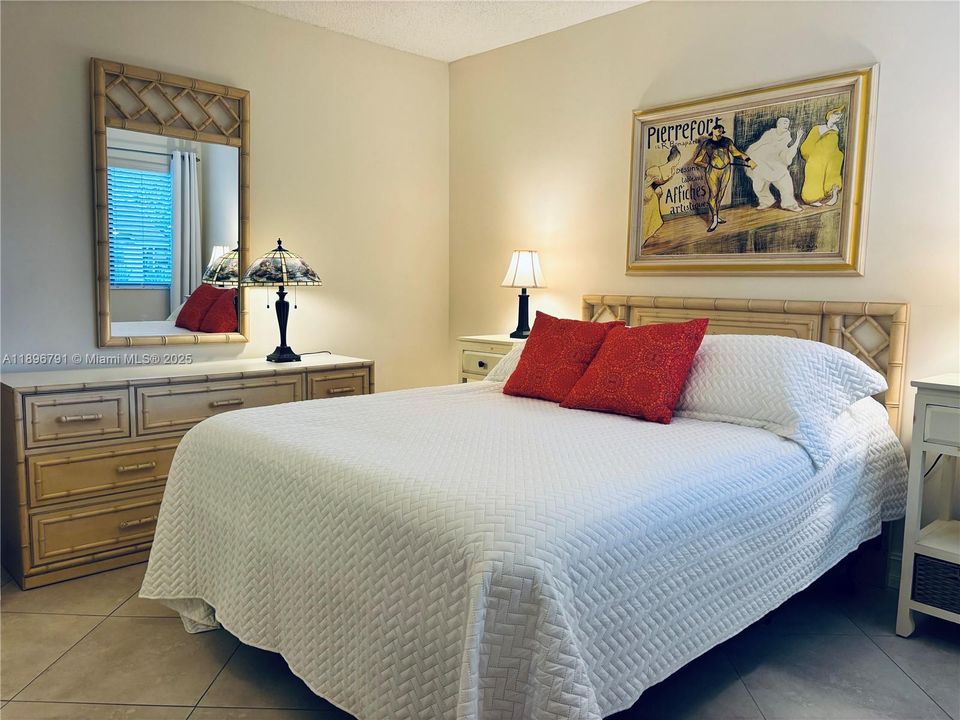 For Sale: $319,000 (2 beds, 2 baths, 1380 Square Feet)