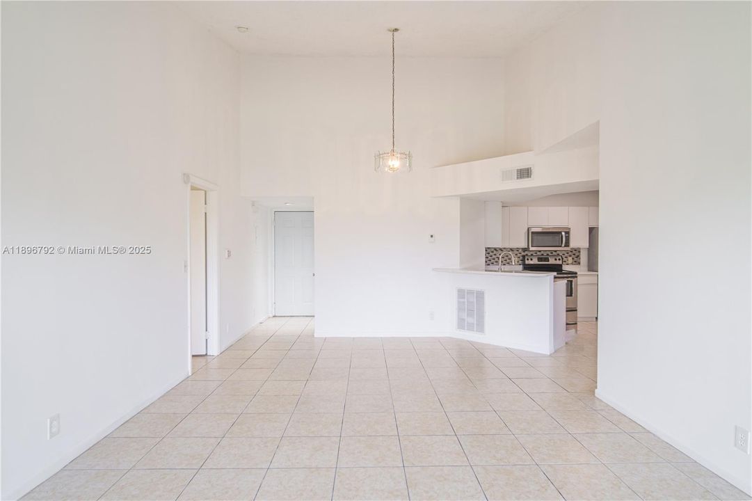 For Rent: $2,200 (2 beds, 2 baths, 984 Square Feet)