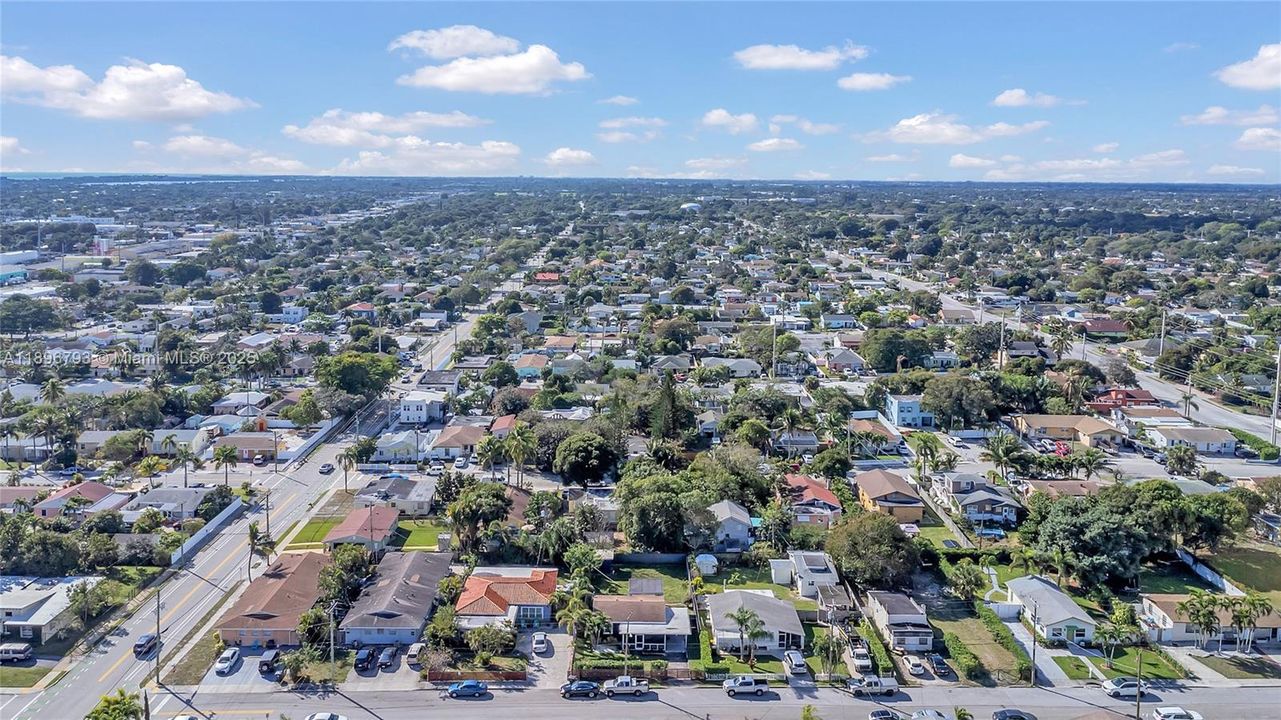 待售: $399,000 (2 贝兹, 1 浴室, 744 平方英尺)