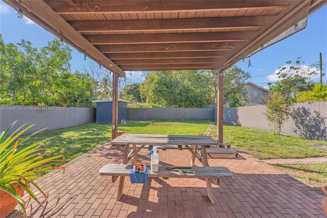 待售: $399,000 (2 贝兹, 1 浴室, 744 平方英尺)