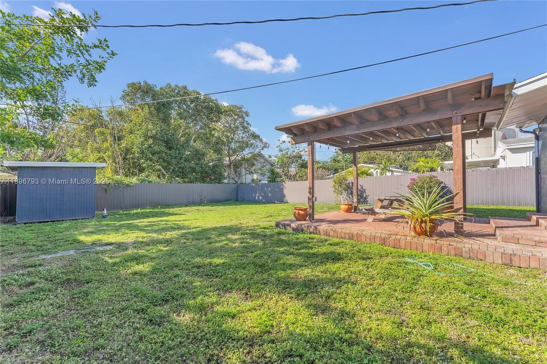 待售: $399,000 (2 贝兹, 1 浴室, 744 平方英尺)