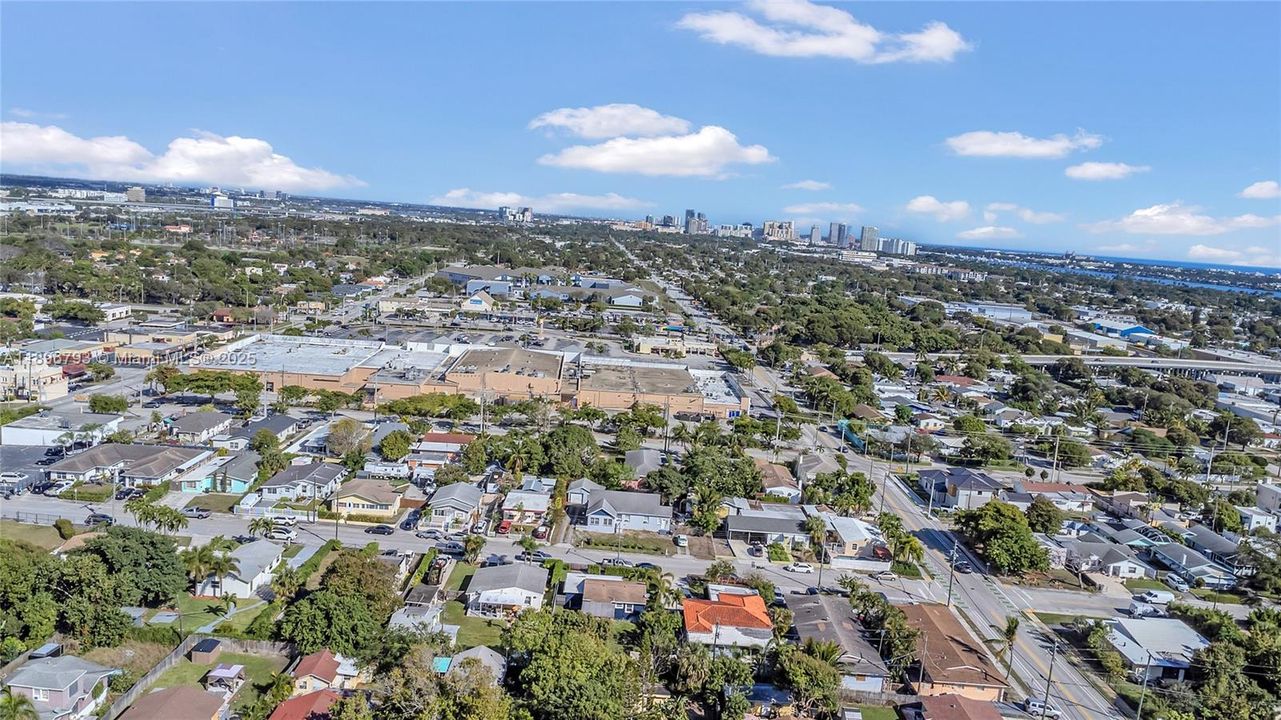 待售: $399,000 (2 贝兹, 1 浴室, 744 平方英尺)