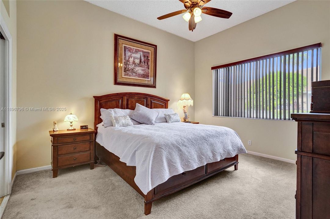 合同活跃: $460,000 (3 贝兹, 2 浴室, 1292 平方英尺)