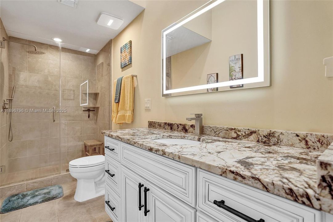 合同活跃: $460,000 (3 贝兹, 2 浴室, 1292 平方英尺)