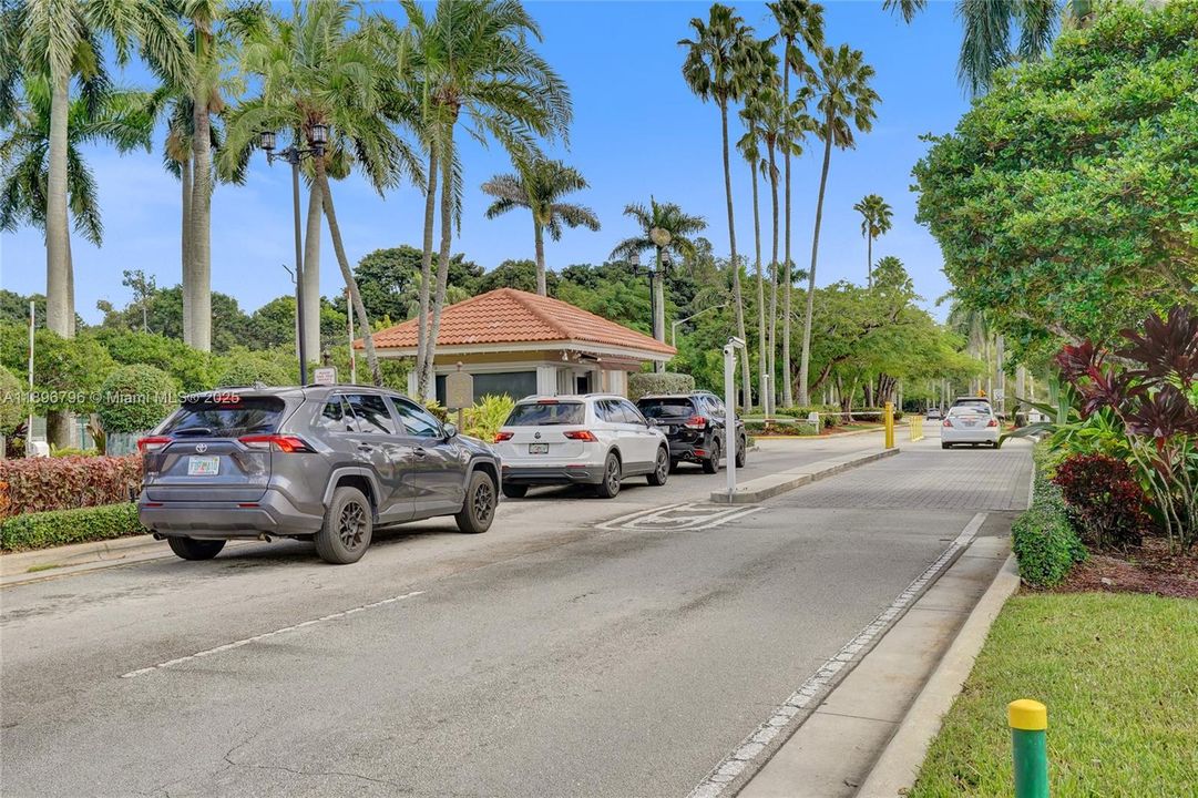 合同活跃: $460,000 (3 贝兹, 2 浴室, 1292 平方英尺)