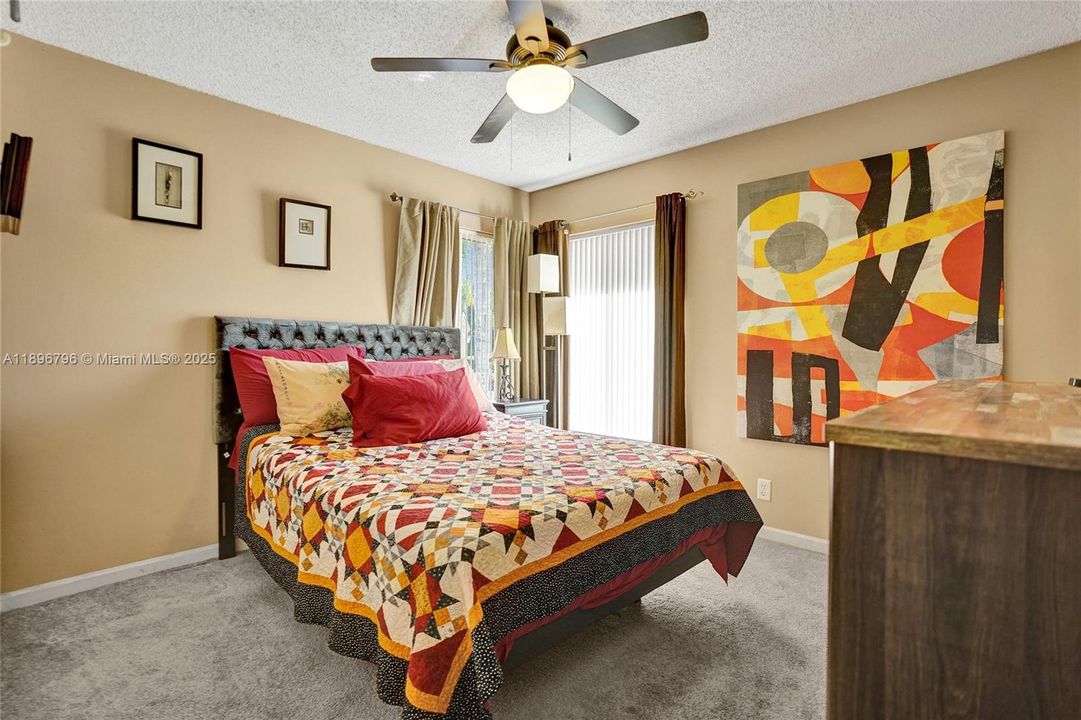 合同活跃: $460,000 (3 贝兹, 2 浴室, 1292 平方英尺)