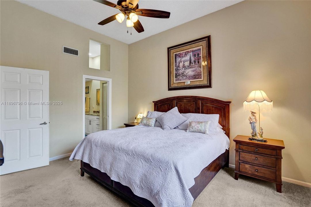 合同活跃: $460,000 (3 贝兹, 2 浴室, 1292 平方英尺)