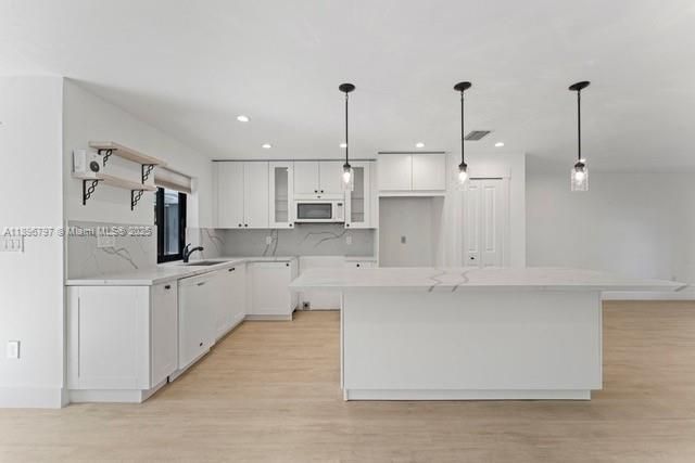 For Sale: $469,900 (3 beds, 2 baths, 1616 Square Feet)