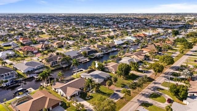 For Sale: $469,900 (3 beds, 2 baths, 1616 Square Feet)