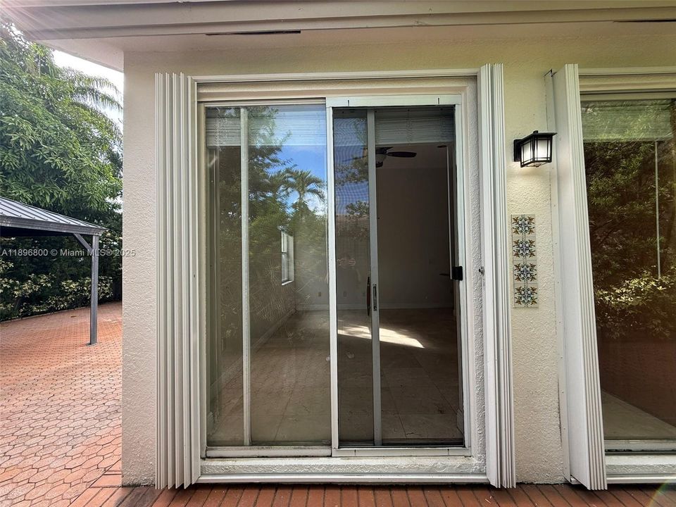 Active With Contract: $685,000 (3 beds, 2 baths, 1648 Square Feet)