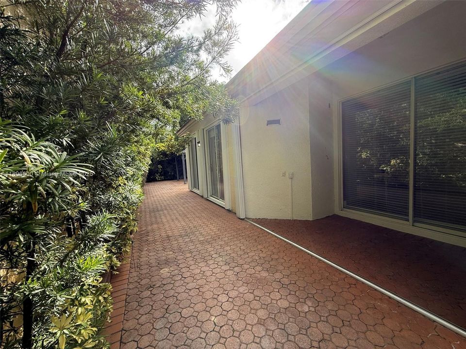 Active With Contract: $685,000 (3 beds, 2 baths, 1648 Square Feet)