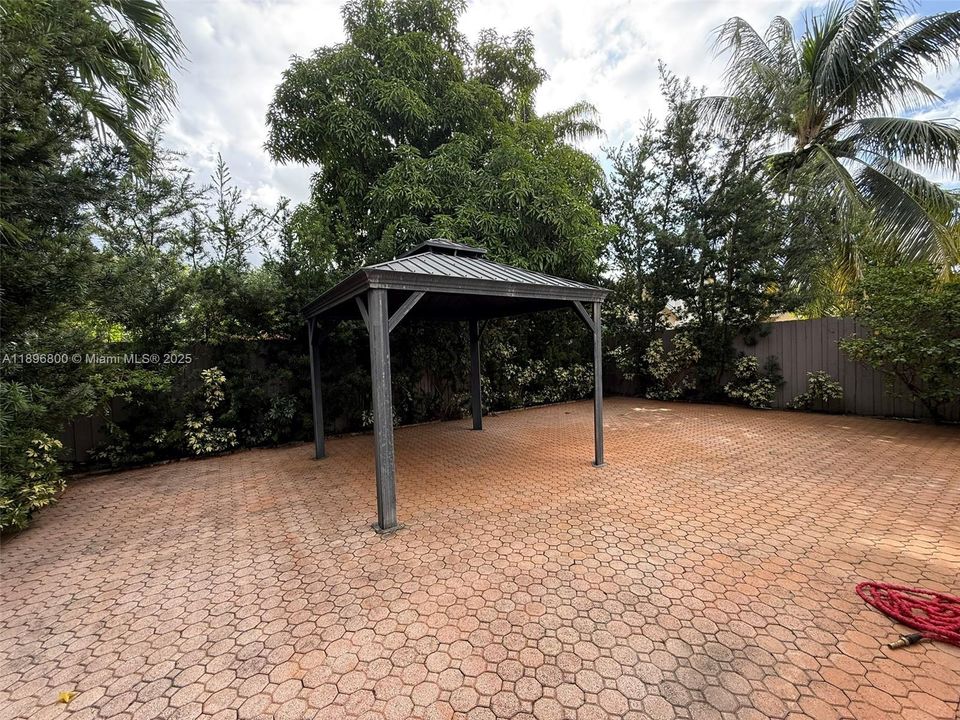 Active With Contract: $685,000 (3 beds, 2 baths, 1648 Square Feet)