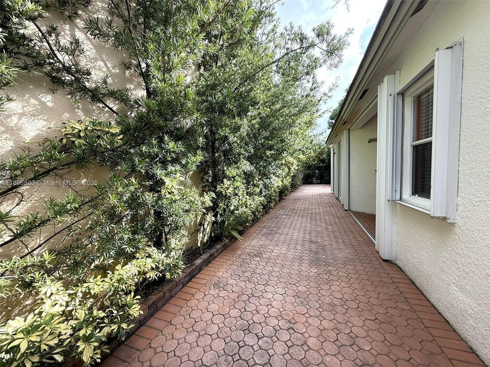 Active With Contract: $685,000 (3 beds, 2 baths, 1648 Square Feet)