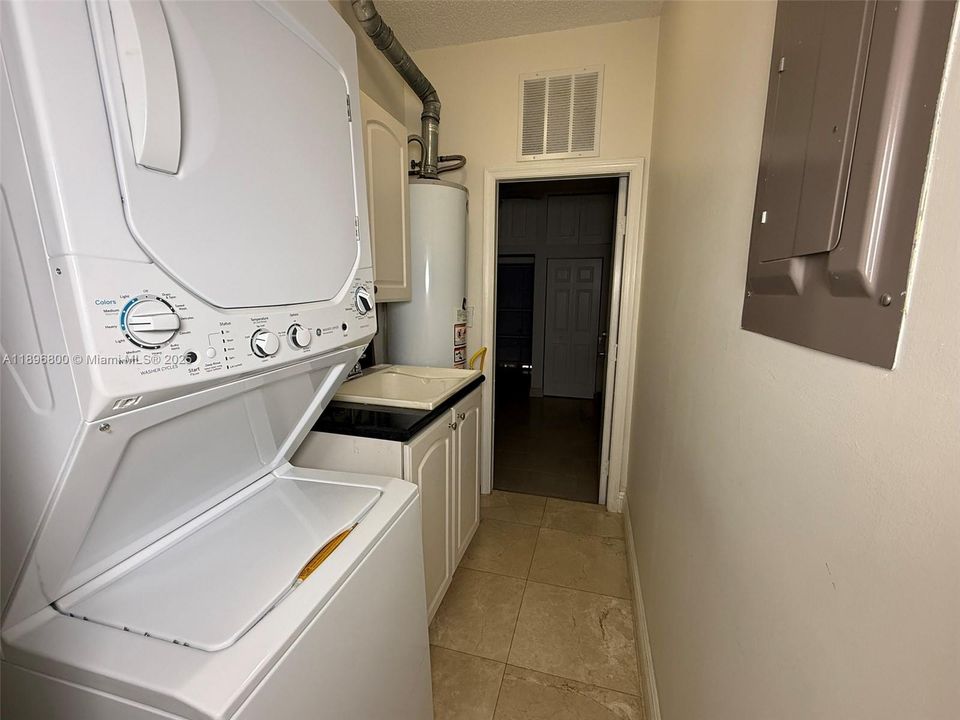 Active With Contract: $685,000 (3 beds, 2 baths, 1648 Square Feet)