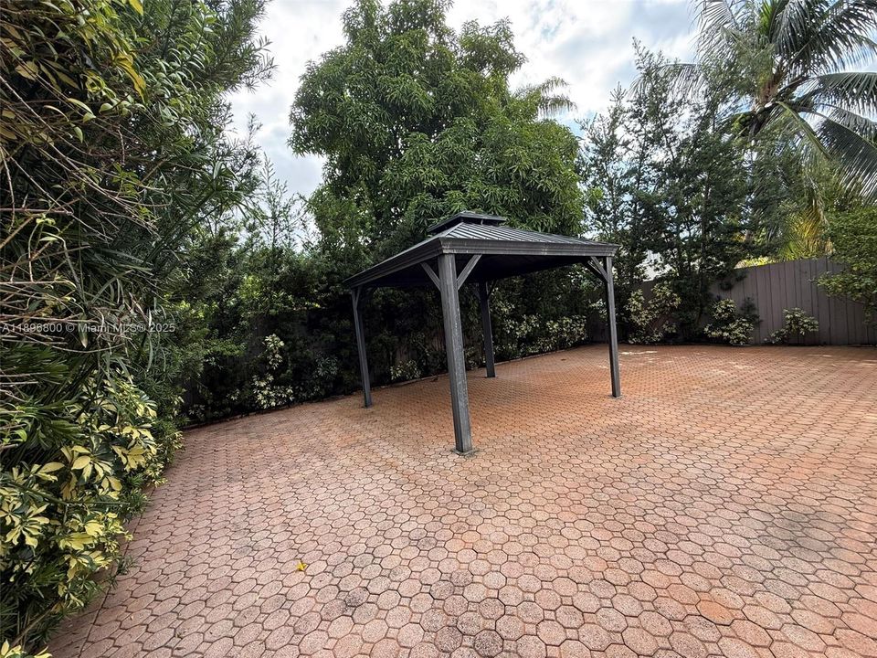 Active With Contract: $685,000 (3 beds, 2 baths, 1648 Square Feet)