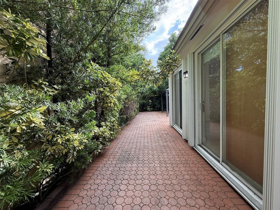 Active With Contract: $685,000 (3 beds, 2 baths, 1648 Square Feet)