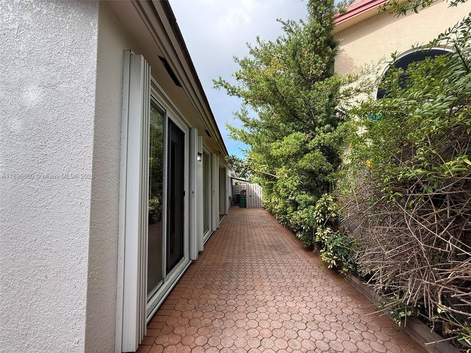 Active With Contract: $685,000 (3 beds, 2 baths, 1648 Square Feet)