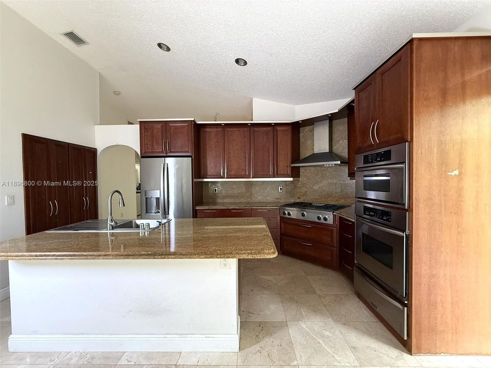 Active With Contract: $685,000 (3 beds, 2 baths, 1648 Square Feet)