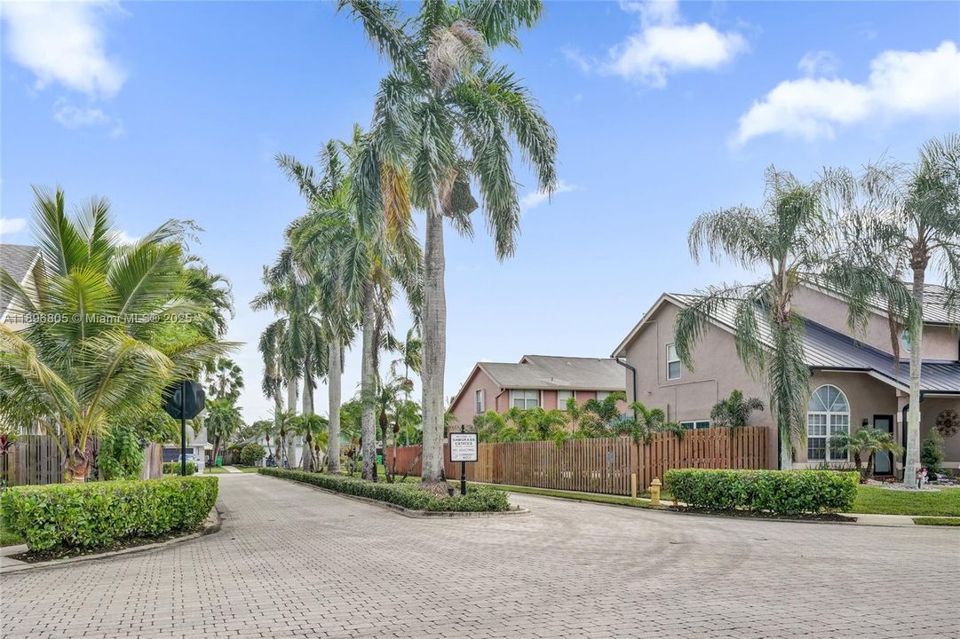 Recently Sold: $610,000 (4 beds, 2 baths, 1876 Square Feet)