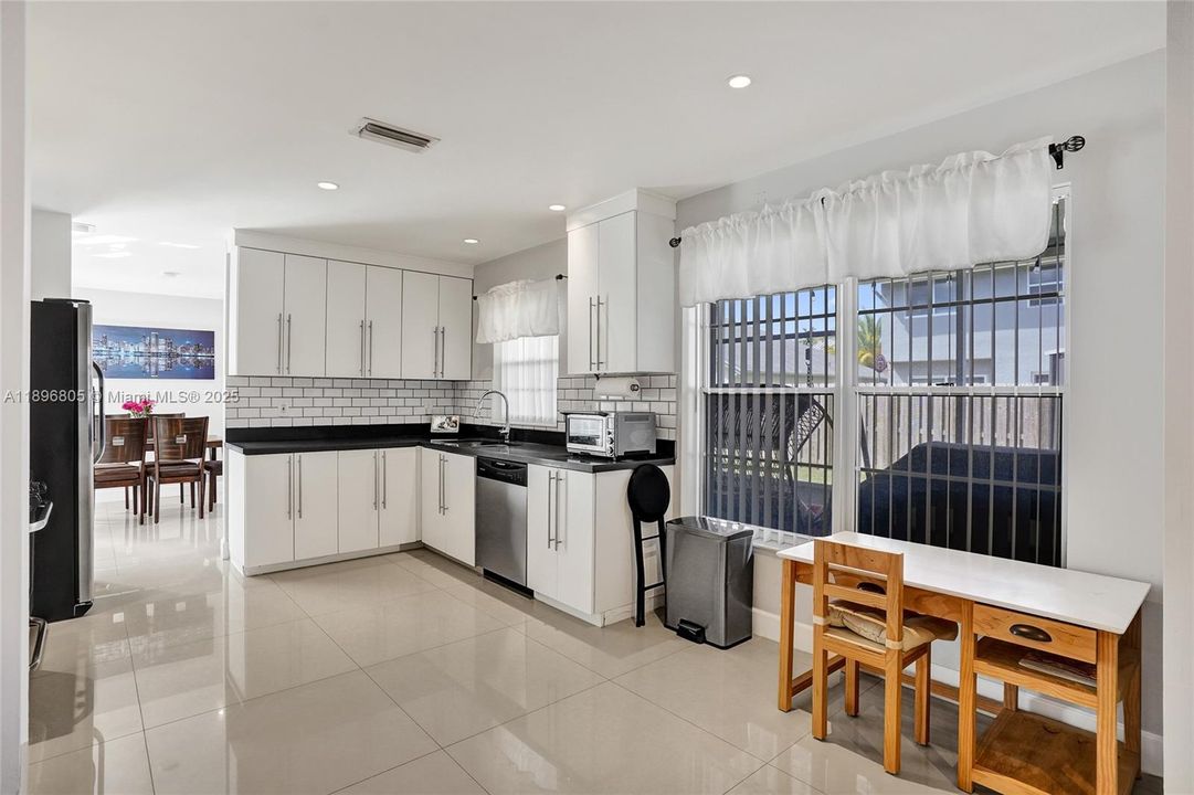 Recently Sold: $610,000 (4 beds, 2 baths, 1876 Square Feet)