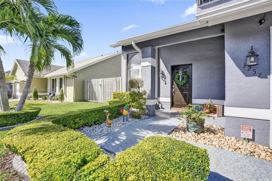 Recently Sold: $610,000 (4 beds, 2 baths, 1876 Square Feet)