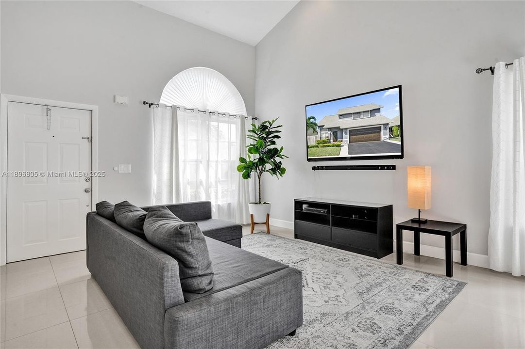 Recently Sold: $610,000 (4 beds, 2 baths, 1876 Square Feet)