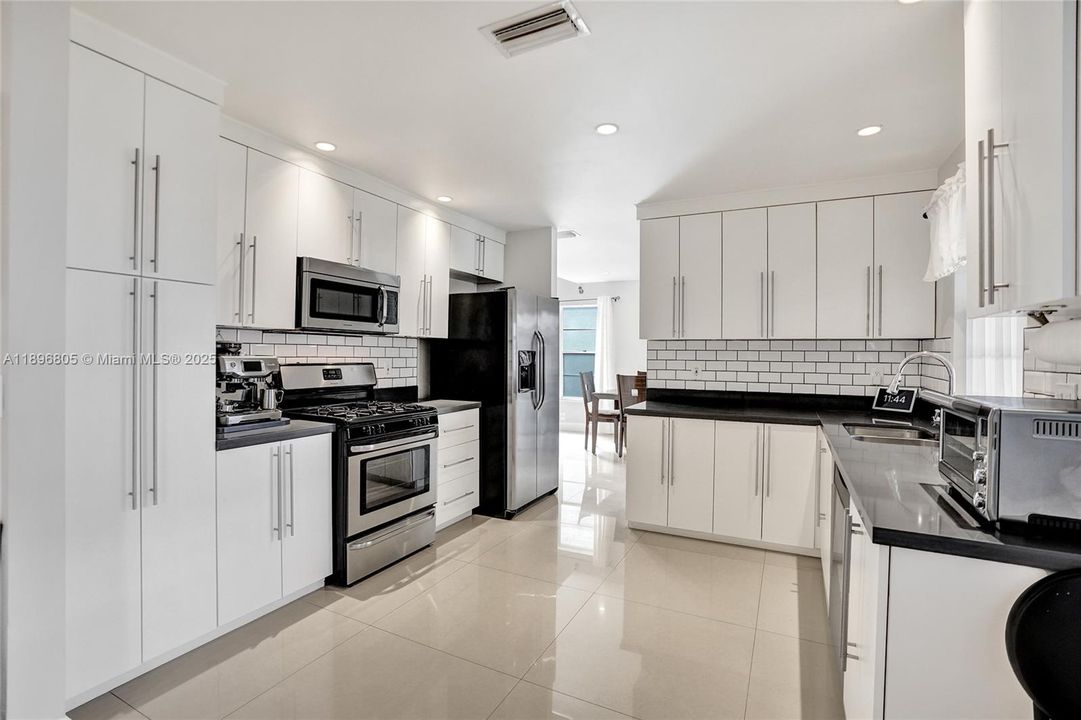 Recently Sold: $610,000 (4 beds, 2 baths, 1876 Square Feet)