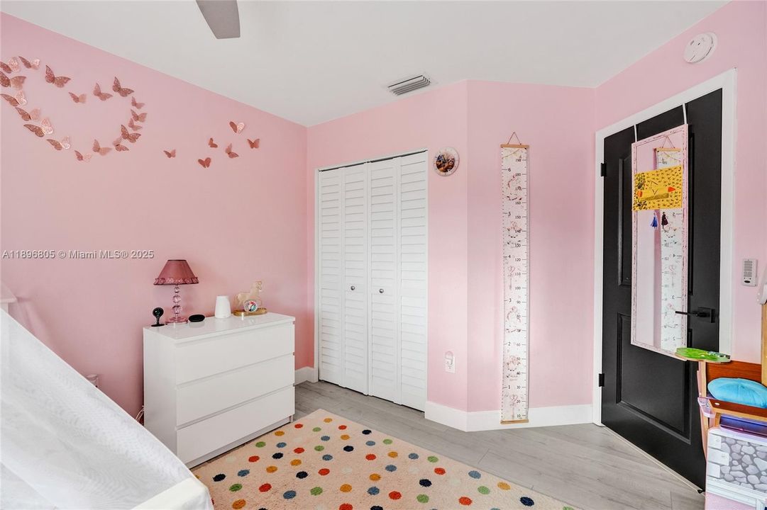 Recently Sold: $610,000 (4 beds, 2 baths, 1876 Square Feet)