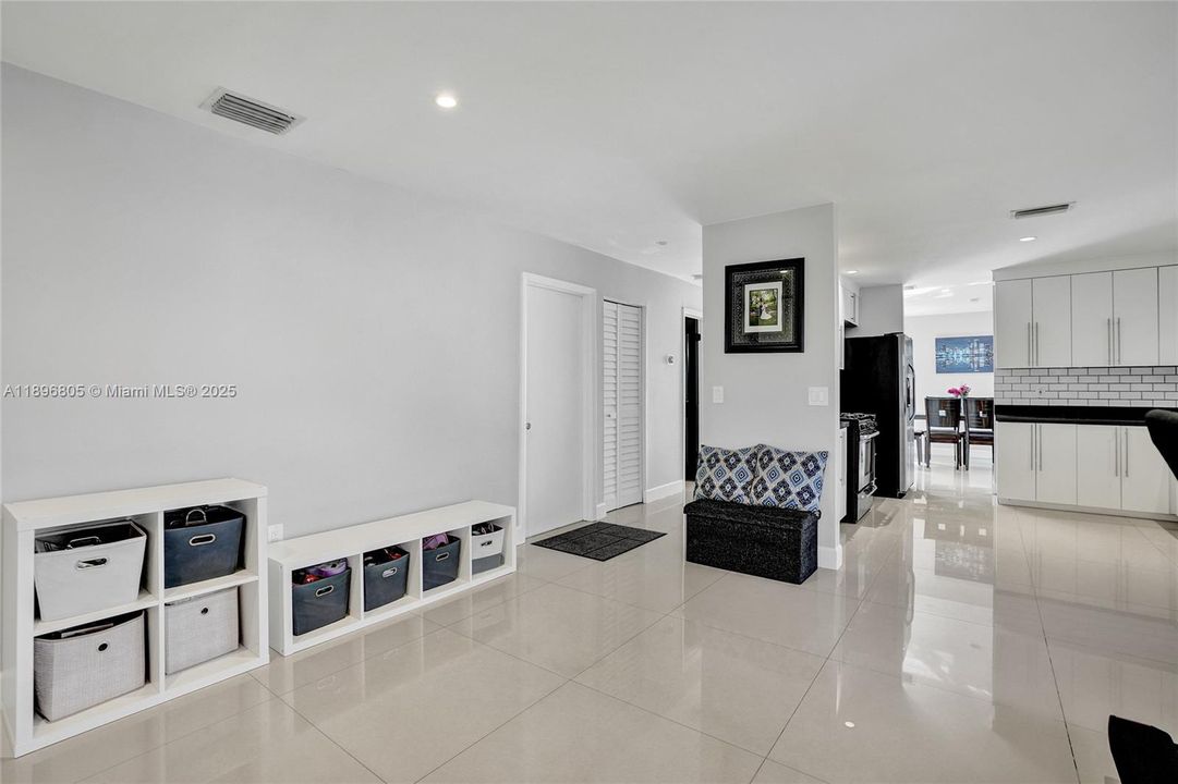 Recently Sold: $610,000 (4 beds, 2 baths, 1876 Square Feet)