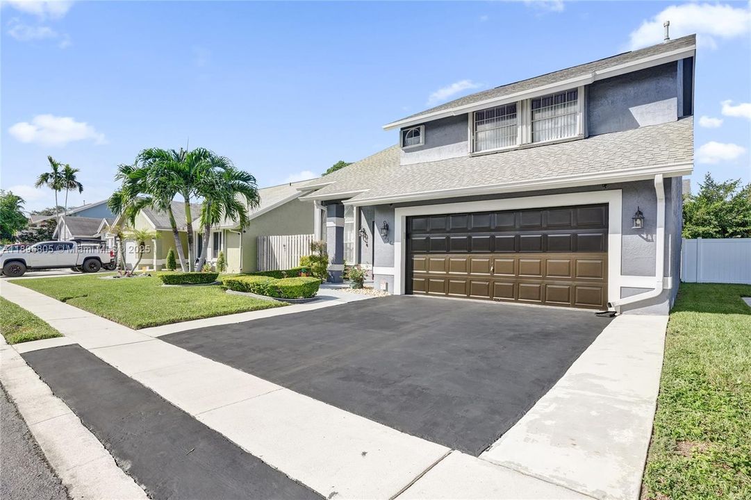 Recently Sold: $610,000 (4 beds, 2 baths, 1876 Square Feet)