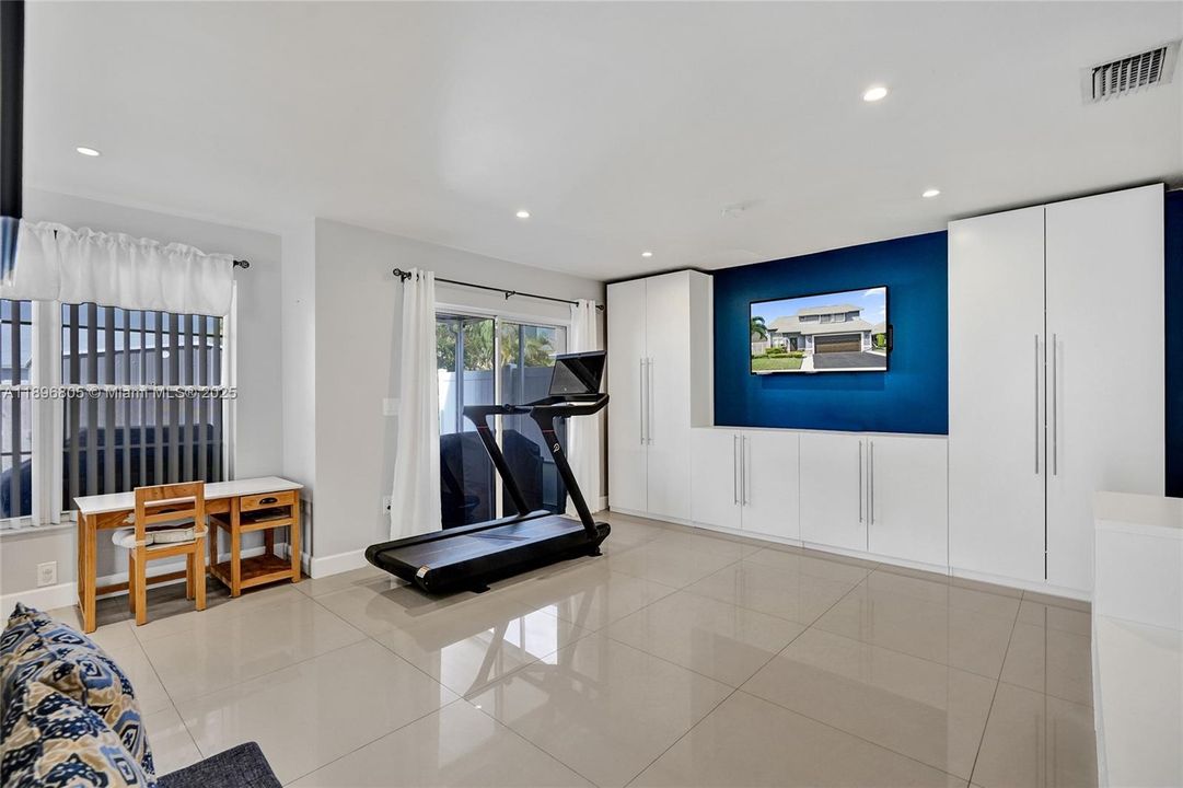 Recently Sold: $610,000 (4 beds, 2 baths, 1876 Square Feet)