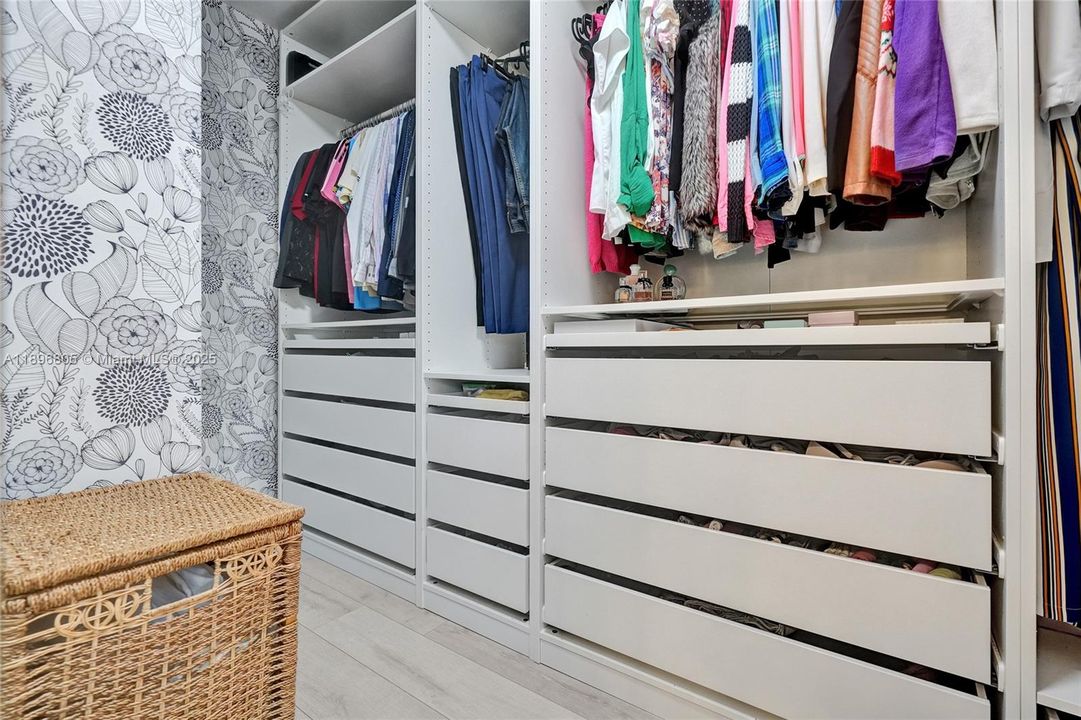 Recently Sold: $610,000 (4 beds, 2 baths, 1876 Square Feet)