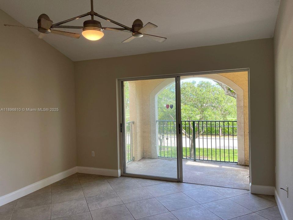 Recientemente alquilado: $1,950 (2 camas, 1 baños, 914 Pies cuadrados)