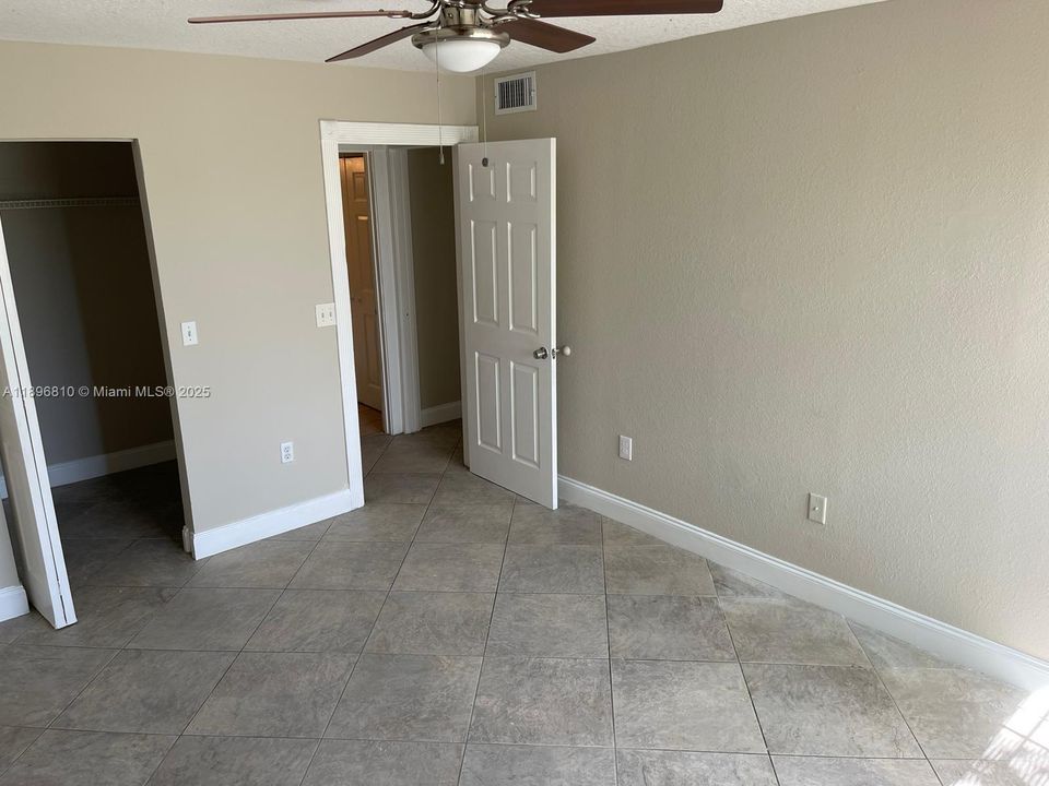 Recientemente alquilado: $1,950 (2 camas, 1 baños, 914 Pies cuadrados)