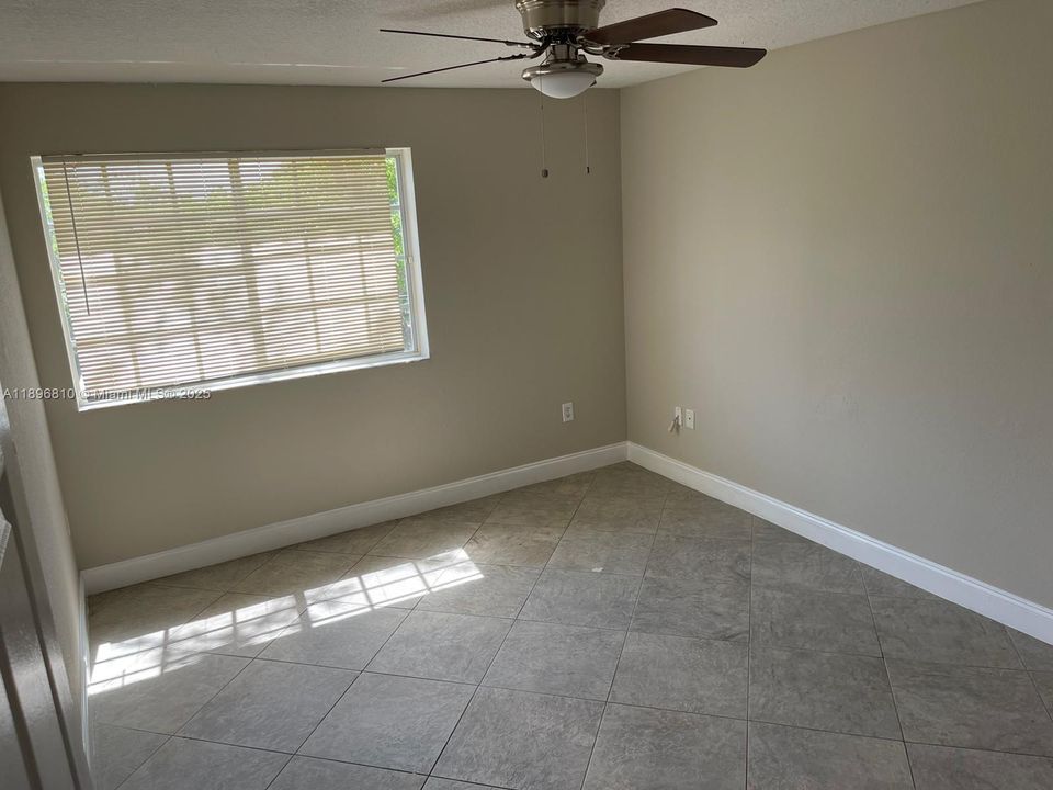 Recientemente alquilado: $1,950 (2 camas, 1 baños, 914 Pies cuadrados)