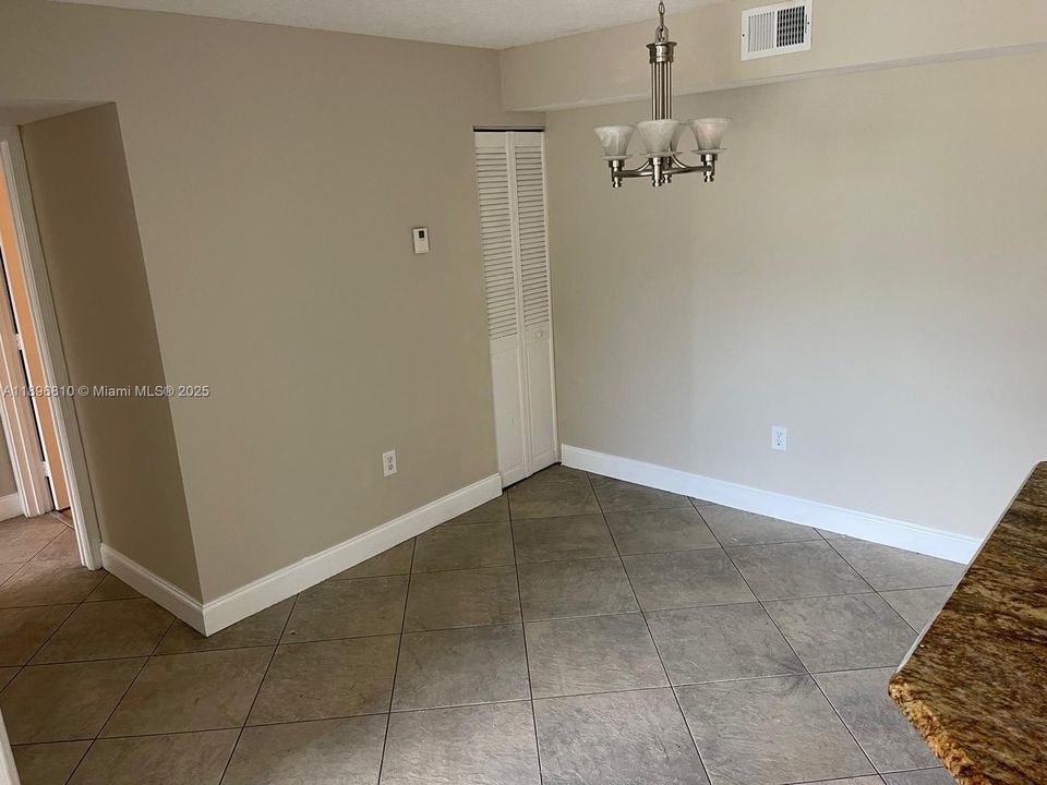 Recientemente alquilado: $1,950 (2 camas, 1 baños, 914 Pies cuadrados)