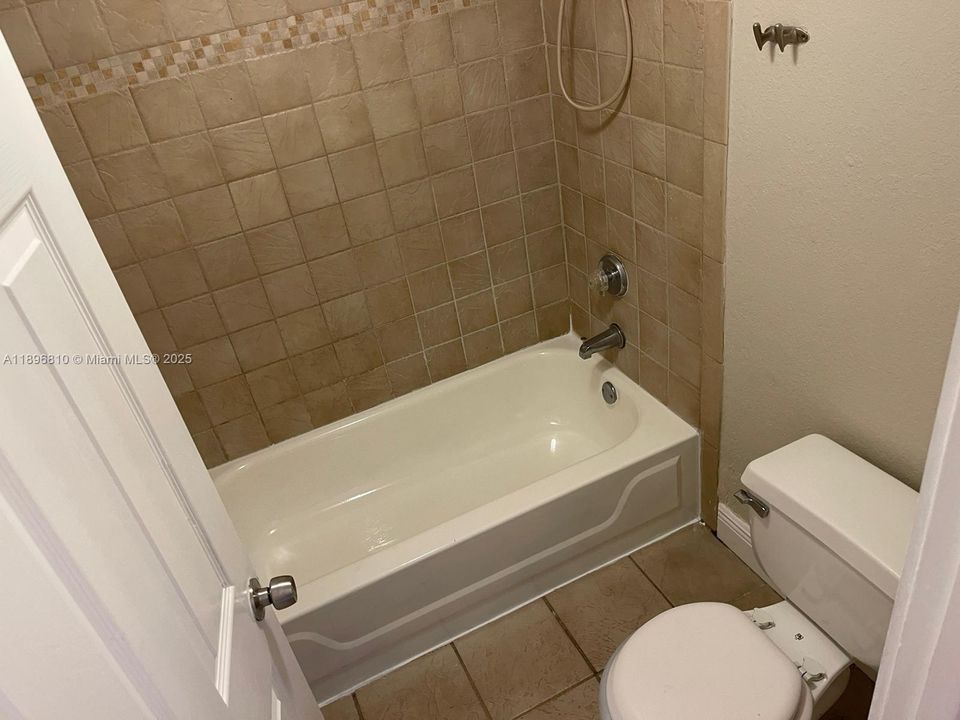 Recientemente alquilado: $1,950 (2 camas, 1 baños, 914 Pies cuadrados)